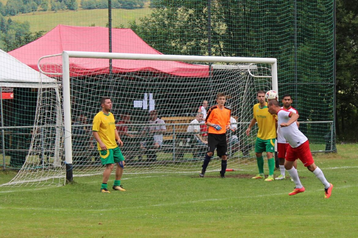KAM ZA FUTBALOM: Tento víkend štartujú dorastenecké súťaže. Očová vyzve Stožok. Do Detvy zavíta Málinec