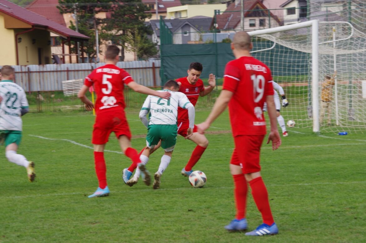 KAM ZA FUTBALOM: Kriváň hostí Zvolenskú Slatinu.  Hrochoť zabojuje v Jakube. Do Stožku príde Budča