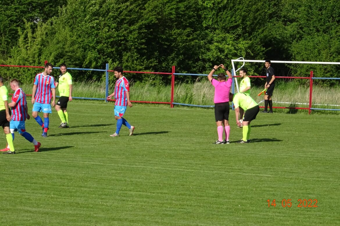 FUTBAL: Hattrick Róberta Sopka. 8-gólová prestrelka na Sliači. Jozef Lakota zneškodnil penaltu. Prvý seniorský gól Tomáša Ostrihoňa