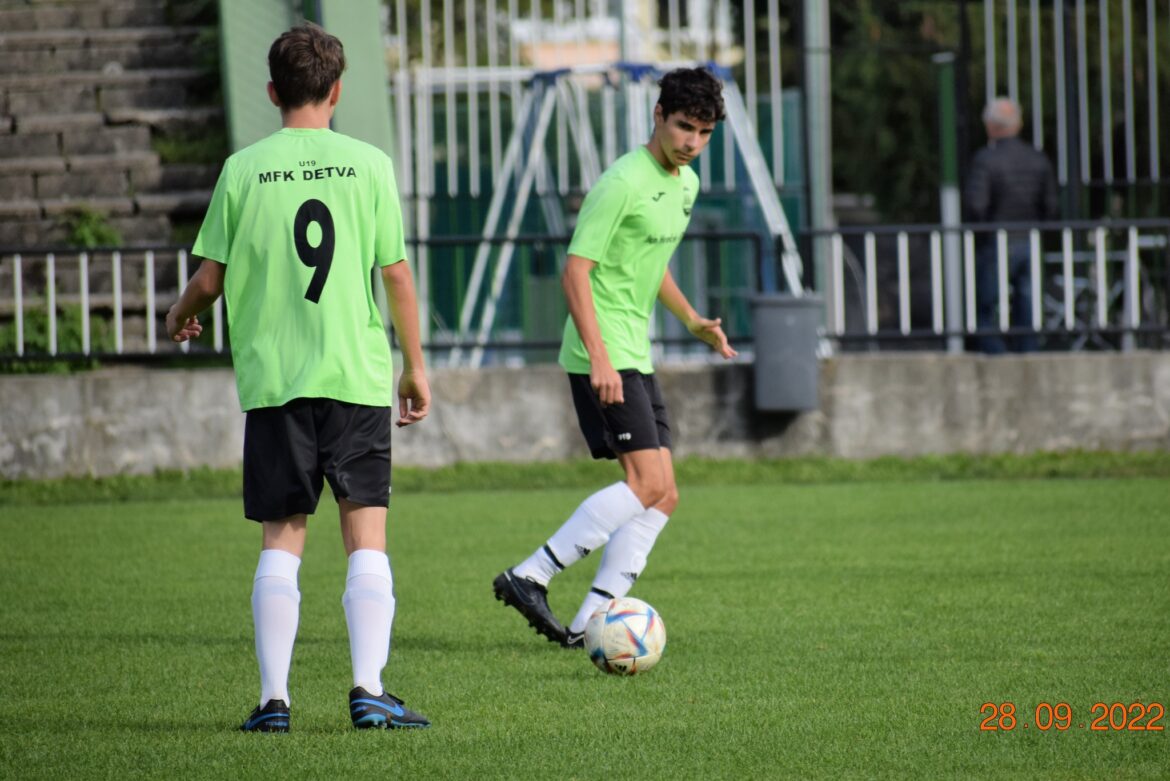 FUTBAL U19+HLASY: Hattrick Adama Chabadu. V Hriňovej sa odohral len polčas. Hrochoť ukoristila v dohrávke s Jakubom 3 body