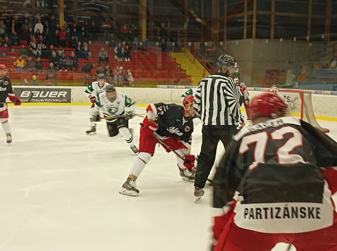 HOKEJ: Hokejisti HK Detva zvládli historicky prvý súťažný zápas na výbornú. Vo fantastickej atmosfére deklasovali Partizánske