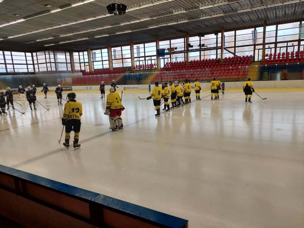 JUNIORSKÝ HOKEJ: Medvede sa radovali z víťazstva len v sobotnom zápase