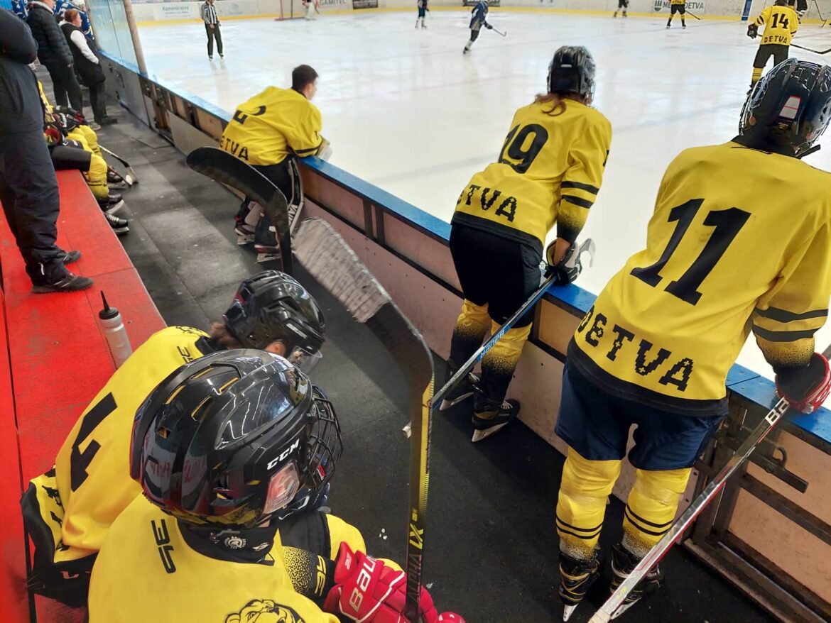 JUNIORSKÝ HOKEJ: V zápase proti Breznu zaznamenali po dva body Jozef Matúška a Dominik Kalamár