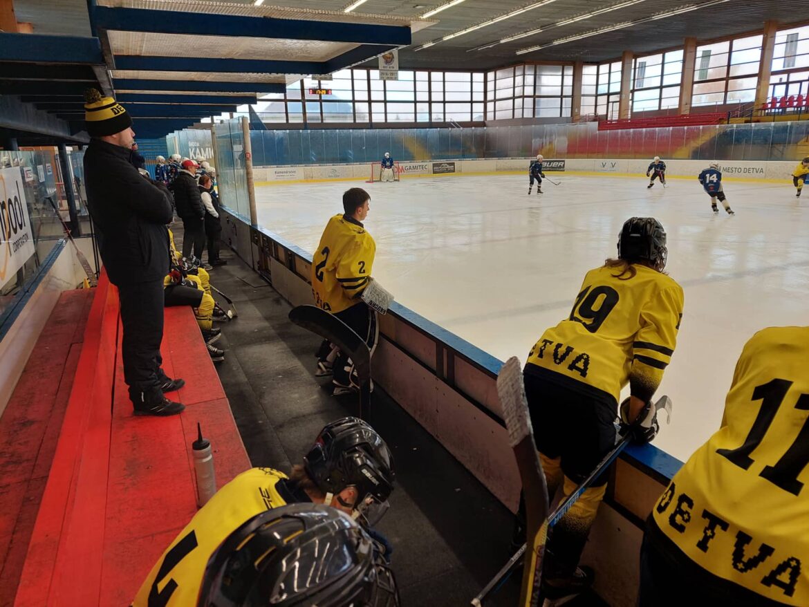 JUNIORSKÝ HOKEJ: Medvede zakončili sezónu domácim duelom s Dolným Kubínom, dvojbodový Dominik Kalamár