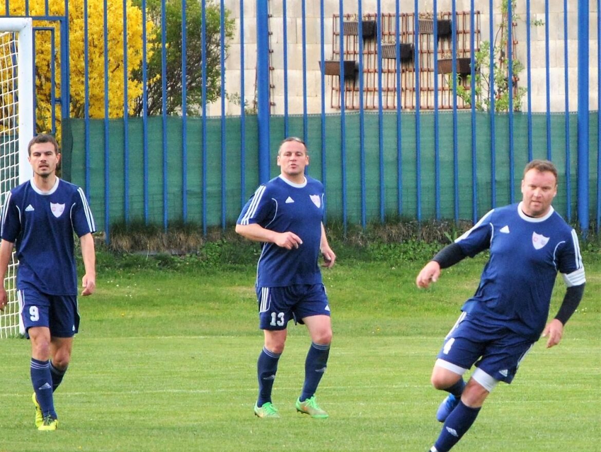 FUTBAL: Hrochoť aj napriek oslabeniu bodovala. Rezerva Krupiny si odviezla z Látok poltucet. Spartak triumfoval v Krupine