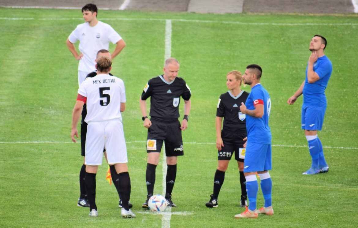 FUTBAL: Hriňová do Sásovej nevycestovala. V drese Hrochote sa dvakrát trafil dorastenec Tobias Kliment. Detva na jar ešte nevyhrala