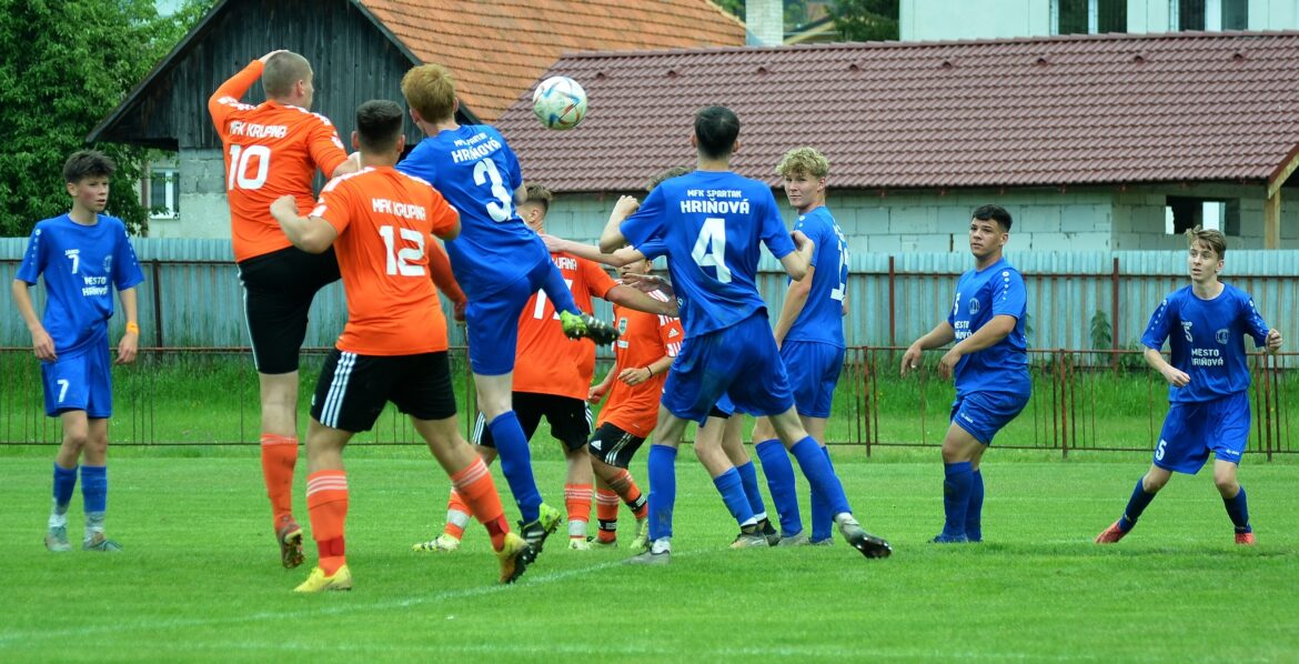 FUTBAL U19: V Hriňovej rozhodol o víťazovi duelu druhý polčas. Dvakrát rozvlnil sieť Žarnovice Adam Chabada