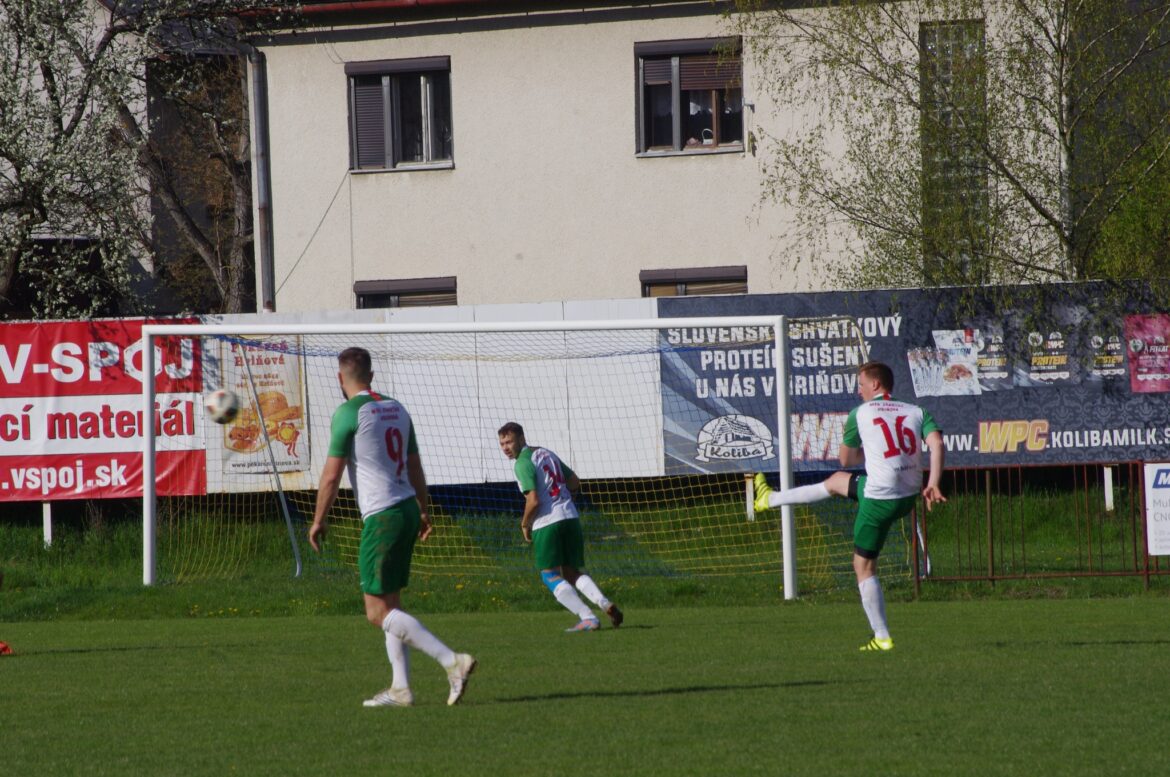 FUTBAL: Návrat Martina Kalného na futbalové trávniky. 5-gólová dráma v Očovej. Hráči Vígľaša mali na dosah prvý bod v sezóne