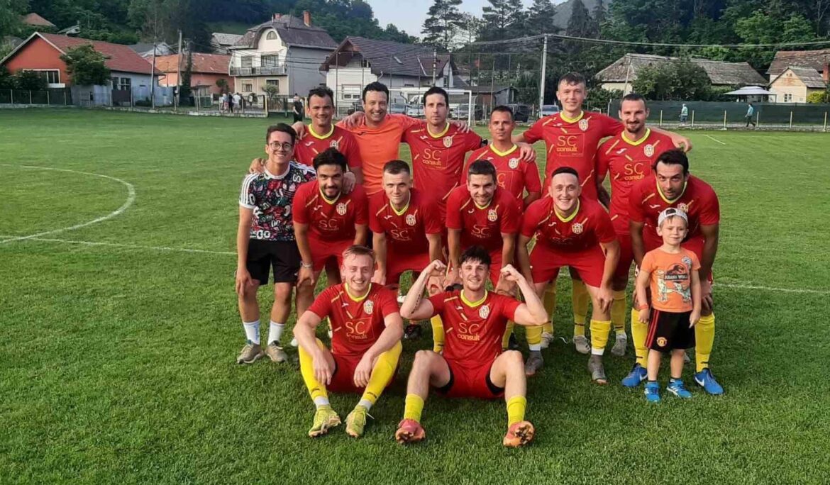 Na triumfe Príbeliec v V. lige sa podieľali aj hráči z Podpoľania. Bariak: Veľký úspech. Kouřil: Postup je zaslúžený
