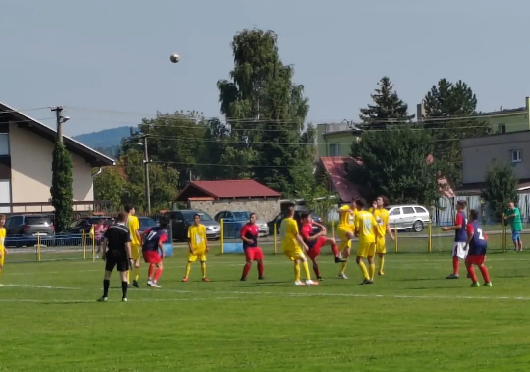 DORASTENECKÝ FUTBAL: Oduševnený výkon mladšieho dorastu. V drese Látok zažiaril piatimi gólmi Pavel Gažúr