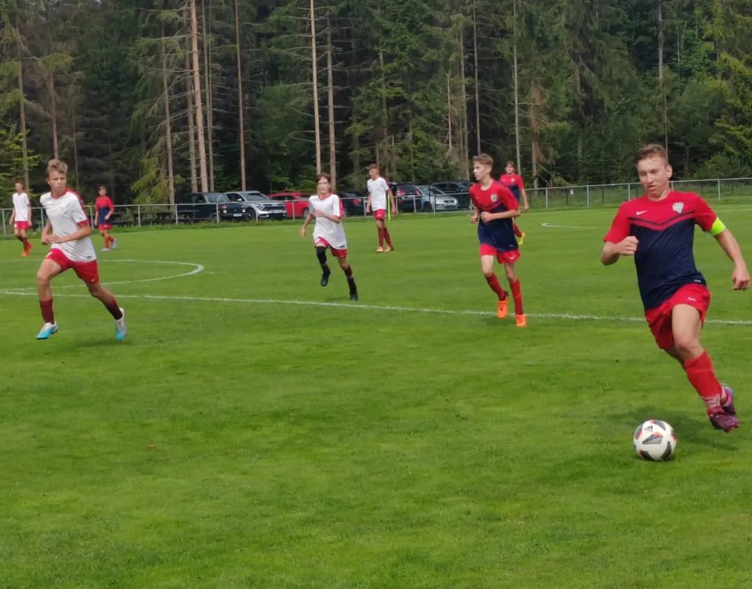 VIDEO: Vychutnajte si pozápasové víťazné oslavy dorastencov Látok po triumfe nad Kriváňom