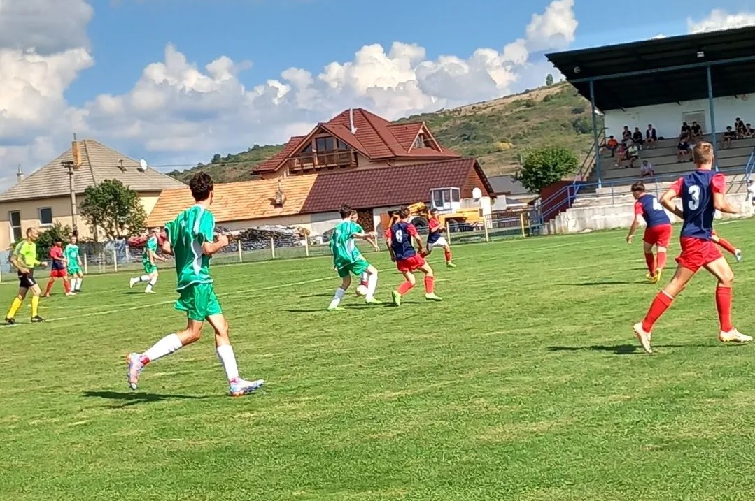DORASTENECKÝ FUTBAL: Dva presné zásahy zaznamenal Jakub Vilhan z Kriváňa. Duel v Hrochoti rozhodla posledná desaťminútovka