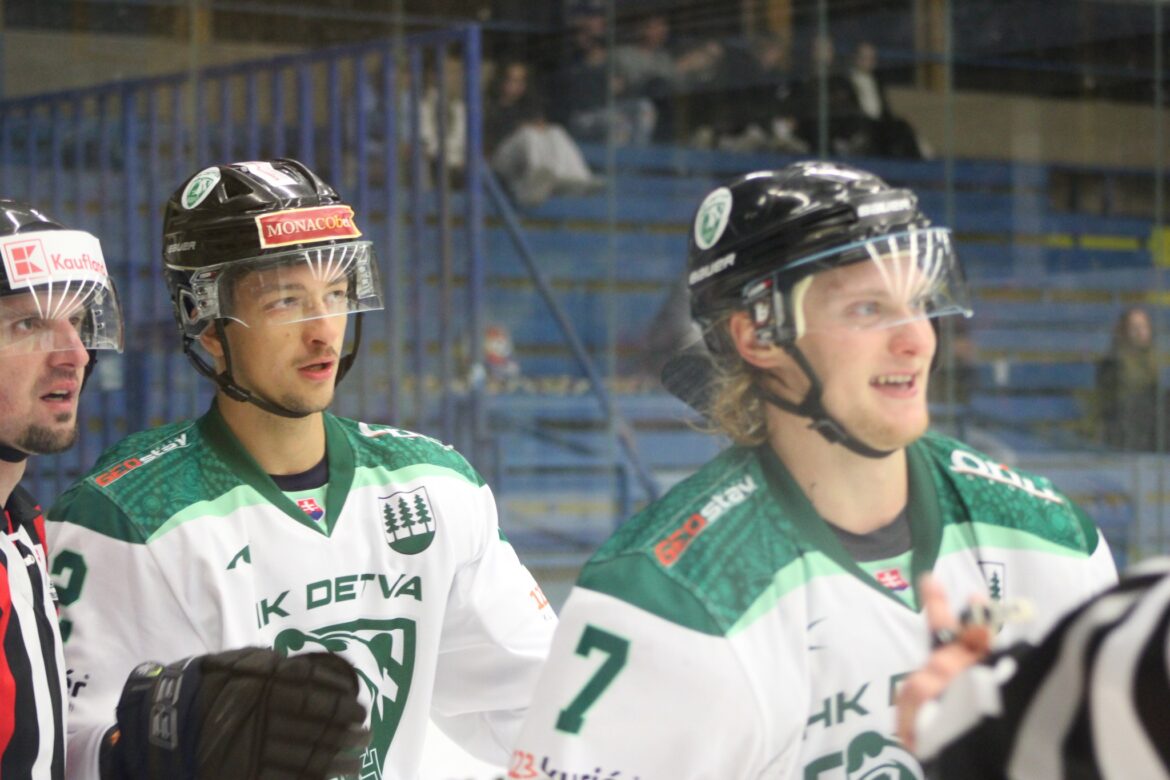 HOKEJ: Medvede rozhodli o svojom triumfe v záverečnej tretine, v drese HK Detva zažil seniorský debut obranca Jozef Matúška