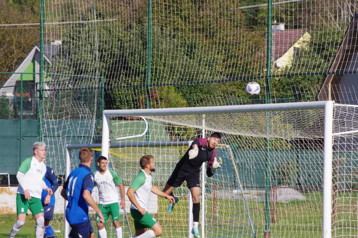 FUTBAL: Zvolenská Slatina ozbíjala ďalšieho ašpiranta na postup. Rezerva Hamšíkovcov nadelila Hriňovej poltucet