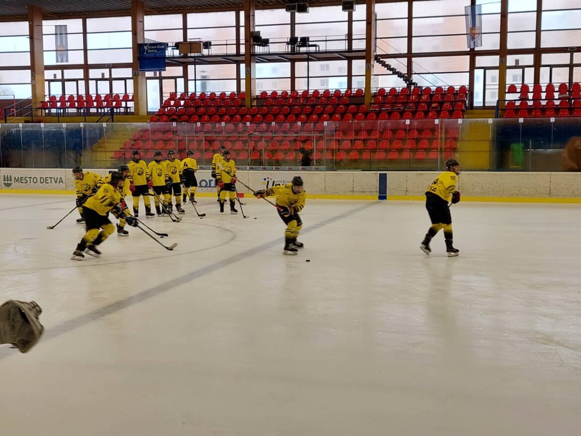 JUNIORSKÝ HOKEJ: Medvede sa rozlúčili so základnou časťou dvoma víťazstvami