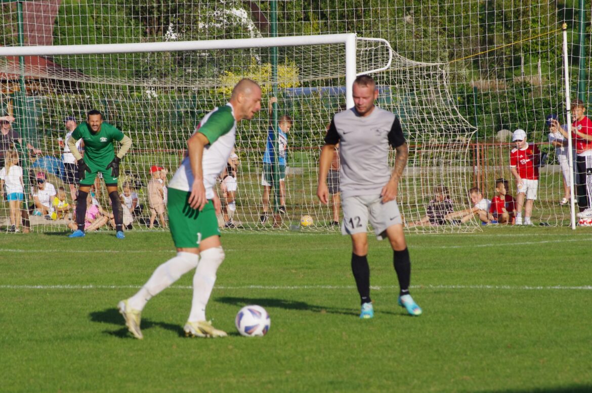 KAM ZA FUTBALOM: Očová vycestuje do Sielnice, Látky čaká derby s Hriňovou a dorastenci Lučenca zavítajú do Detvy