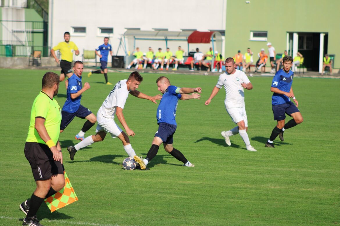 FUTBAL: Stožkár Marek Fekiač strelil ďalší hattrick. Duel v Očovej spoznal víťaza v poslednej desaťminútovke