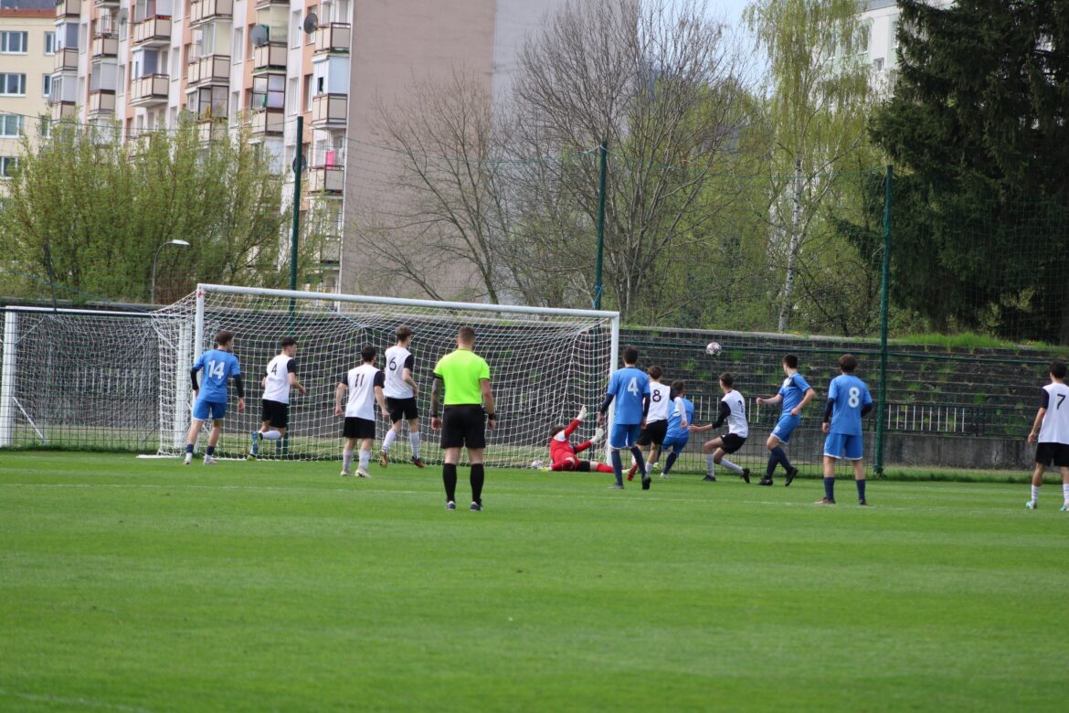 DORASTENECKÝ FUTBAL: Za U17 dvakrát skóroval Šimon Straka, zverenci Jána Šimkoviča nevyužili vylúčenie Jánošíka