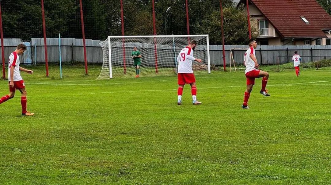 Michal Sivok ďakuje dorastencom Látok za predvedený výkon: Odovzdali na trávniku maximum