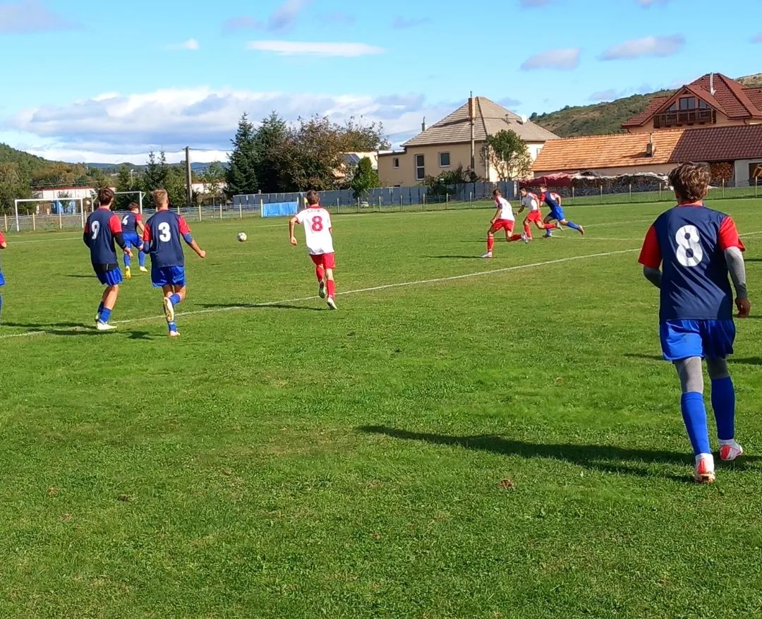DORASTENECKÝ FUTBAL: Dvakrát rozvlnil sieť Badína Adam Jagerčík. Hattrick Látkara Kevina Melicherčíka