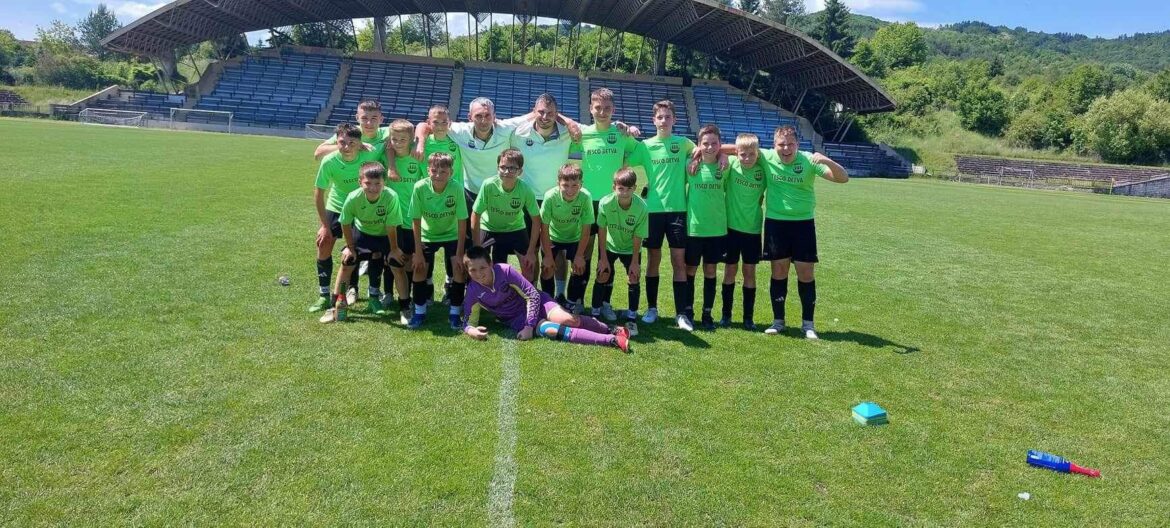 FUTBAL: Detvianska U13 oslavuje výhru v II. lige. Tréner Odzgan: Výborne chalani, robíme skvelé meno MFK Detva!