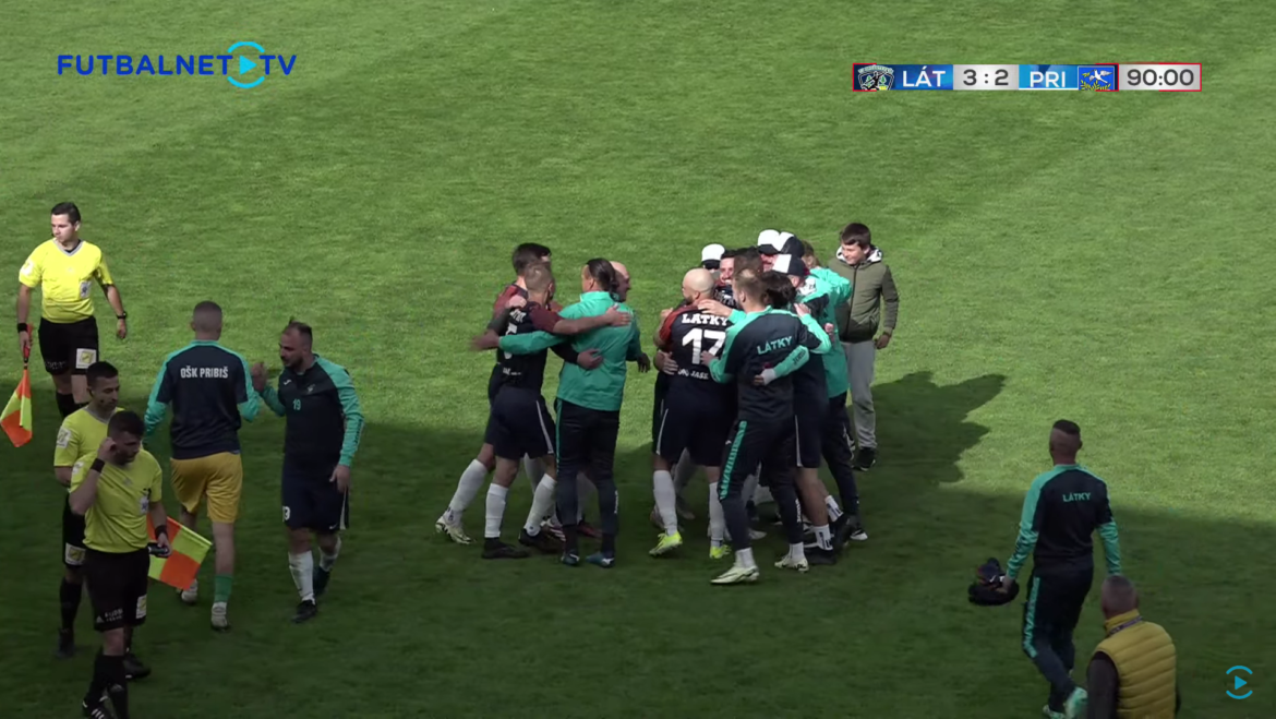FUTBALOVÝ SEN SA STAL SKUTOČNOSŤOU: Látky po triumfe 3:2 oslavujú zisk Prezidentského pohára!