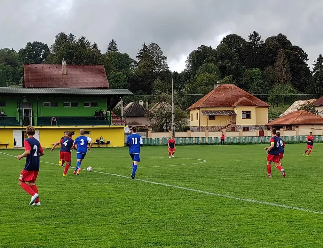 DORASTENECKÝ FUTBAL: Kartový mariáš na Hrochoti, za U17 dvakrát skórovali Dávid Jedlička a Kevin Čonka