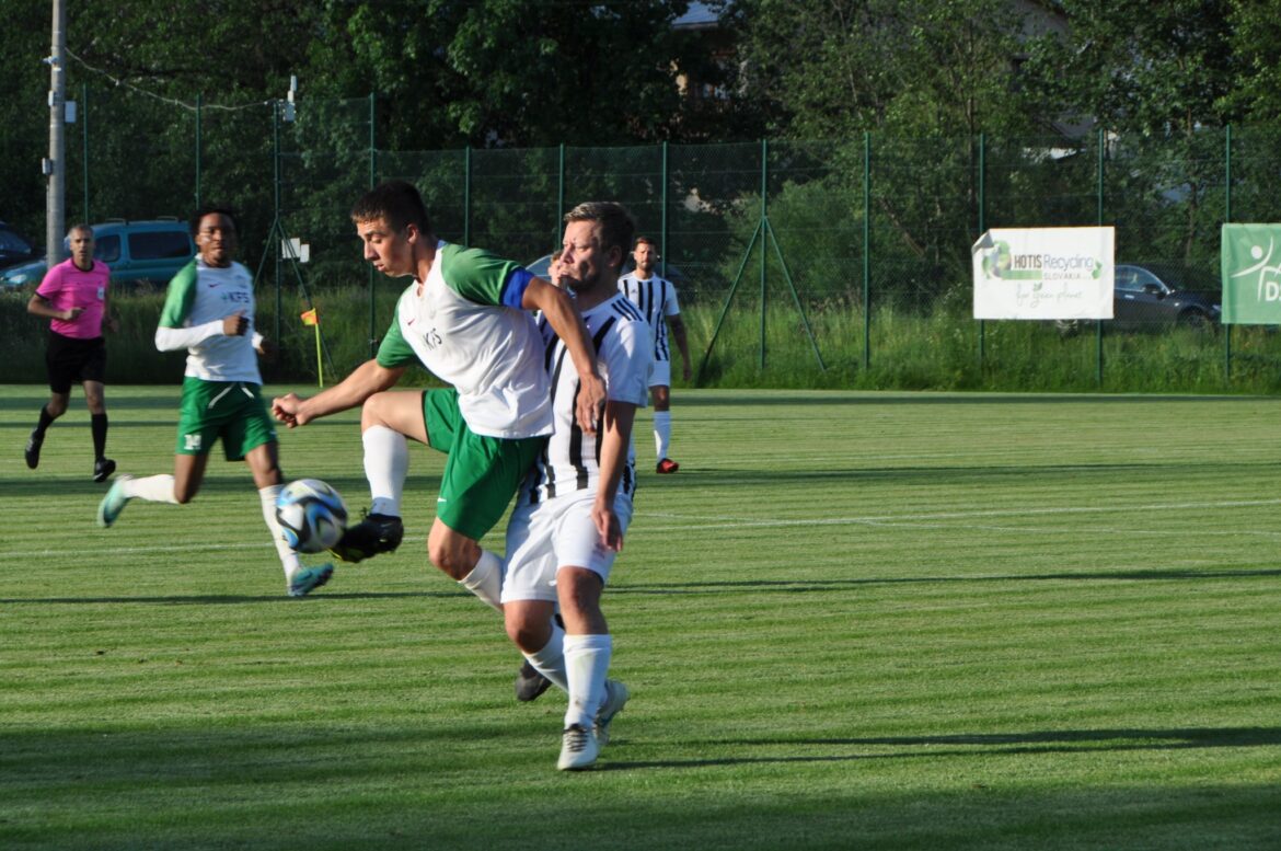 FUTBAL: Diváci na Látkach videli v prvom polčase až šesť gólov, hattrick Stožkára Mareka Fekiača
