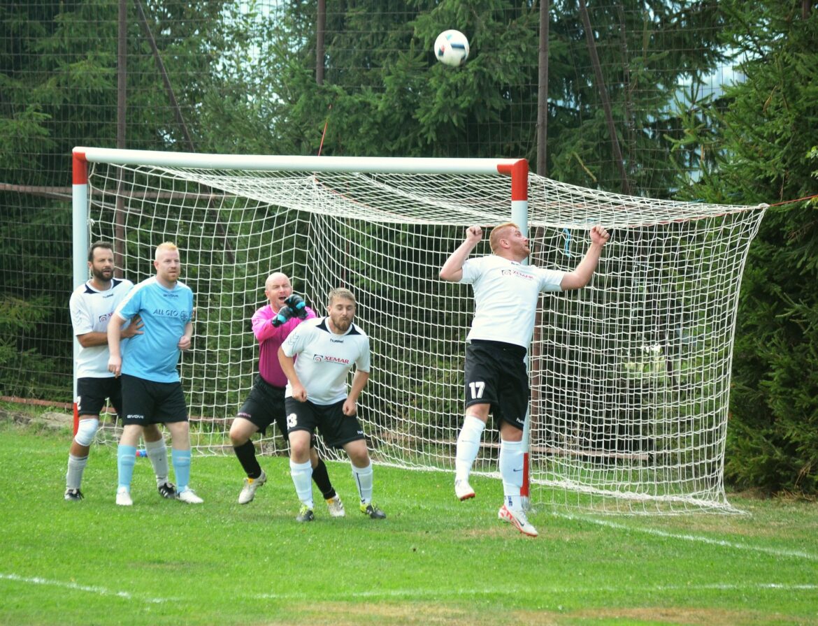 KAM ZA FUTBALOM: Huta hostí Bzovík, Detva zavíta do Veľkého Krtíša a dorastenci Látok hrajú v Kremnici