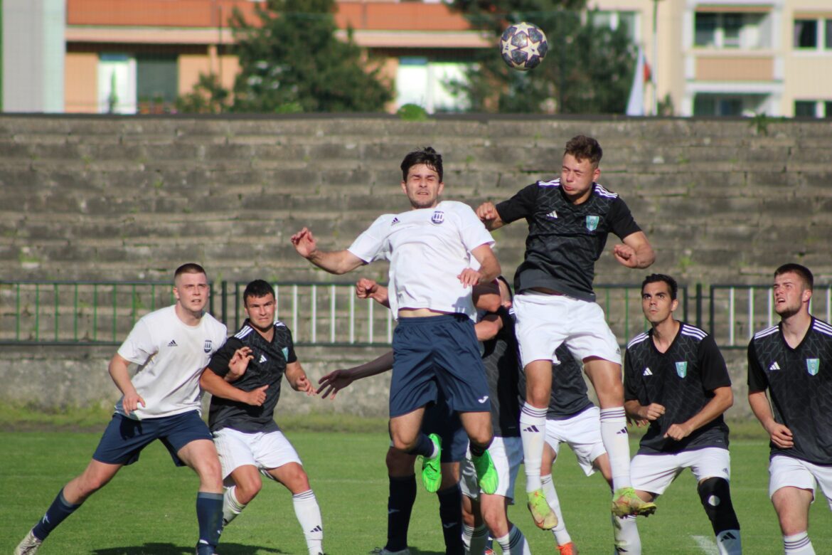FUTBAL: Detvianskym hrdinom Peter Kluka, v drese HAMSIK ACADEMY (B) zažiaril hattrickom Pavol Telúch