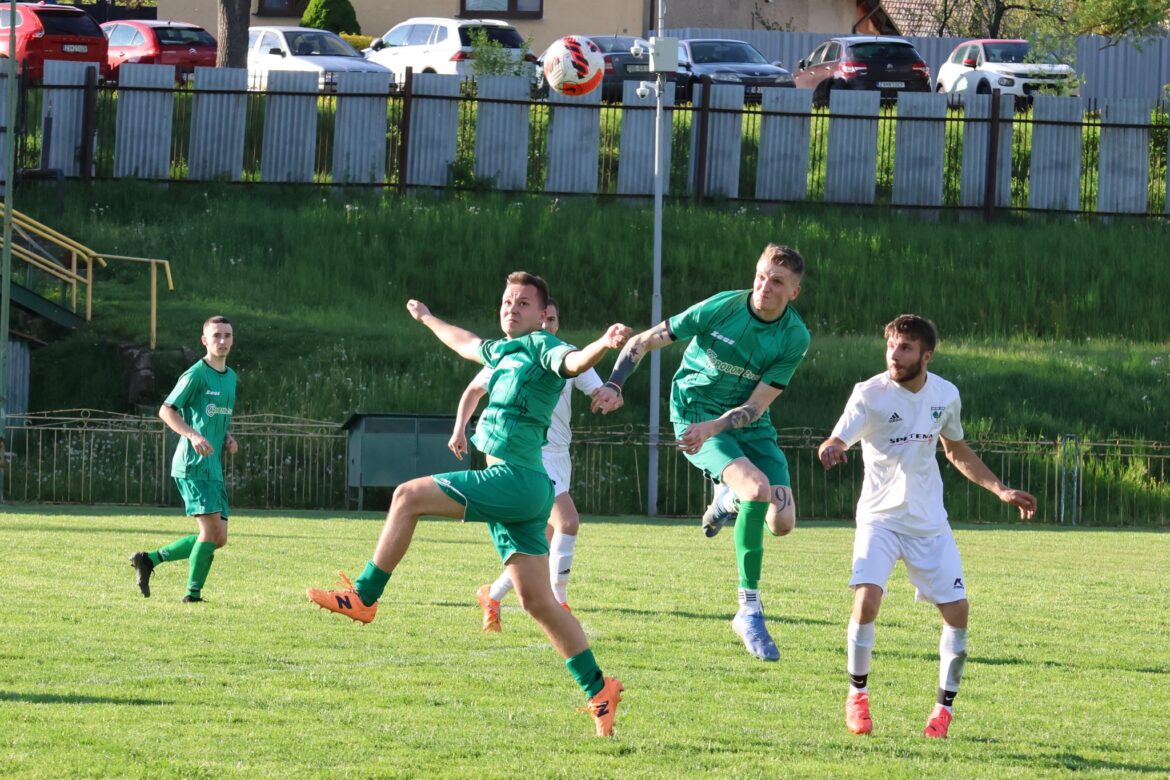 FUTBAL: Duel v Očovej rozhodol gól z prvej minúty, Kriváňu patril záver zápasu v Dobrej Nive a v Hriňovej platilo nedáš-dostaneš