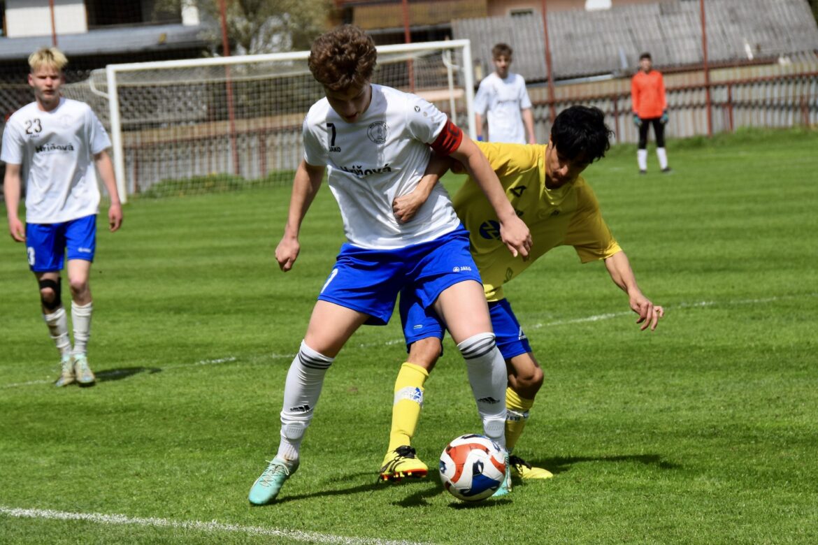 DORASTENECKÝ FUTBAL: 5-gólový koncert Danyela Kučeru z U17, Spartak vďaka výhre nad Vieskou predstihol v tabuľke Látky
