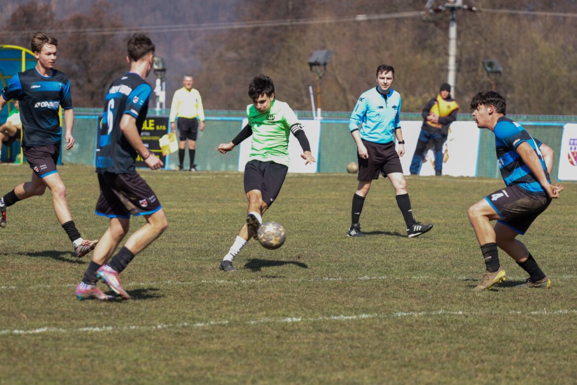 DORASTENECKÝ FUTBAL: Za Látky debutoval Miroslav Hriň, tretie čisté konto brankára Bohuša (Detva U17) a Kriváň udrel v závere