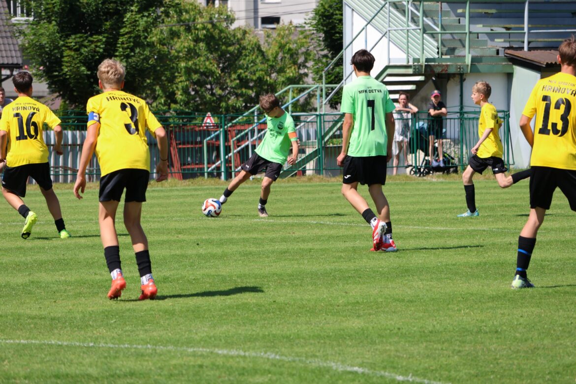 ŽIACKY FUTBAL: Za Hriňovú sa blysli hattrickom Richard Ďurica a Peter Luštek, derby na Kriváni rozhodol vlastný gól
