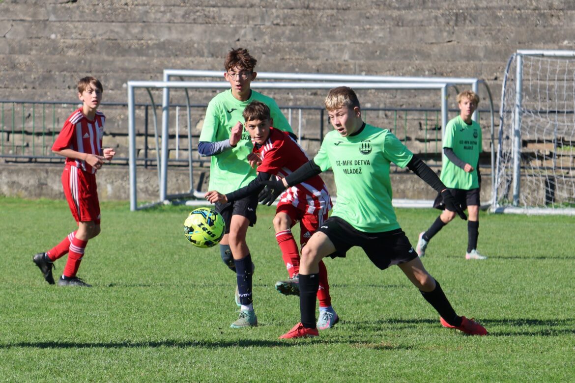 ŽIACKY FUTBAL: Hriňová bodovala u lídra, dvakrát skórovali Richard Ďurica (Kriváň) a Jakub Putnoky (Vígľaš), Detva uspela v Balogu
