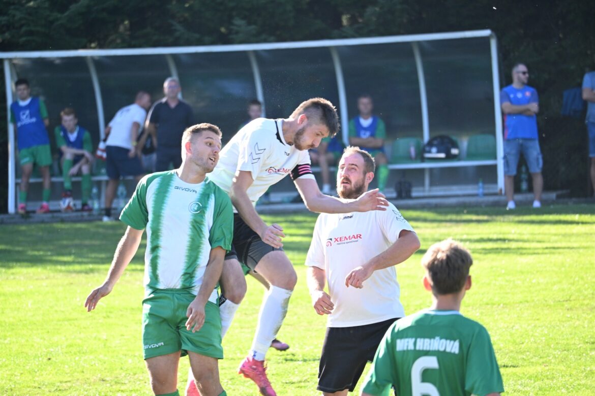 FUTBAL: Päťgólový druhý polčas na Látkach, Stožok oplatil Kriváňu prehru z jesene a 400 divákov v Hriňovej