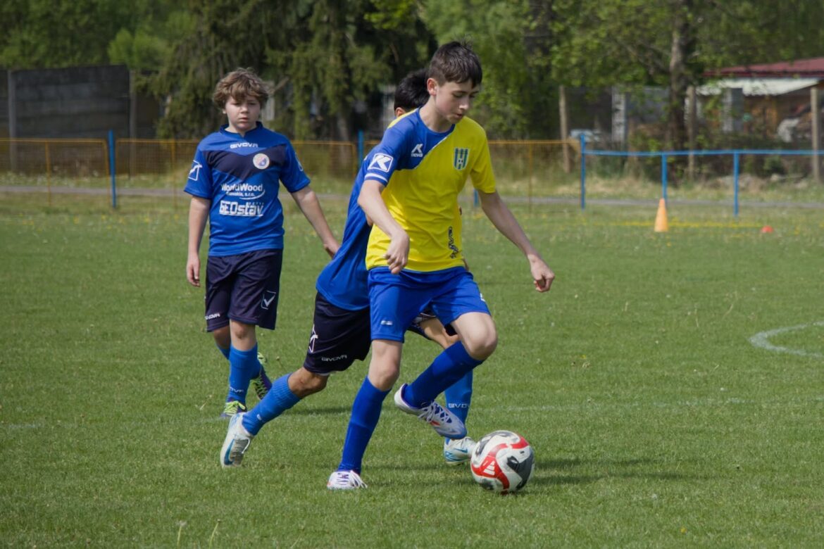 KAM ZA FUTBALOM: Štartujú oblastné mládežnícke súťaže, Hriňová vyzve Budču a Hrochoť narazí na Malachov